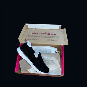 Ryka women's slip on sneakers new with tags MINT in box 8.5 M